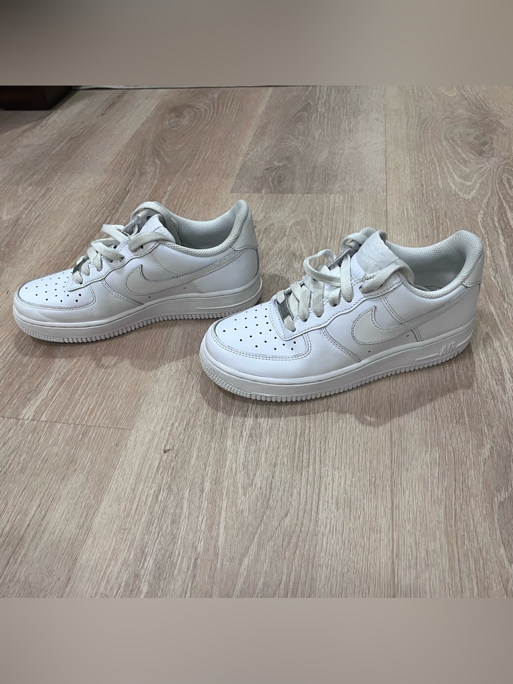 Nike Air Force 1 07 Triple White Low Sneakers US Women 7 DD8959-100